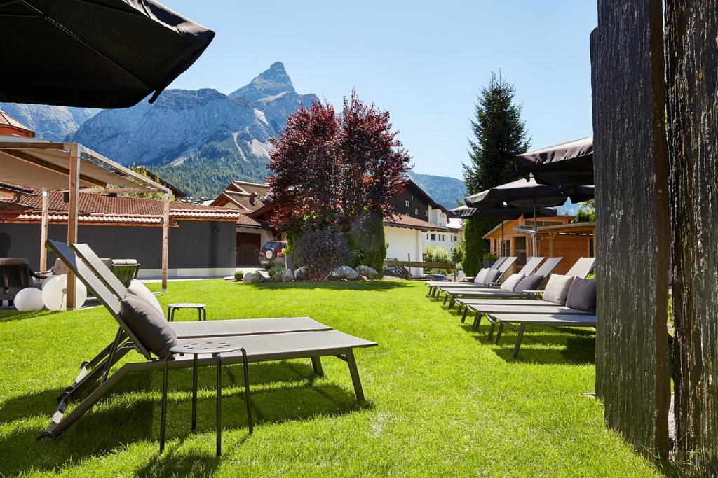 Der Gruene Baum Mountain Boutique Hotel Ehrwald Exterior photo